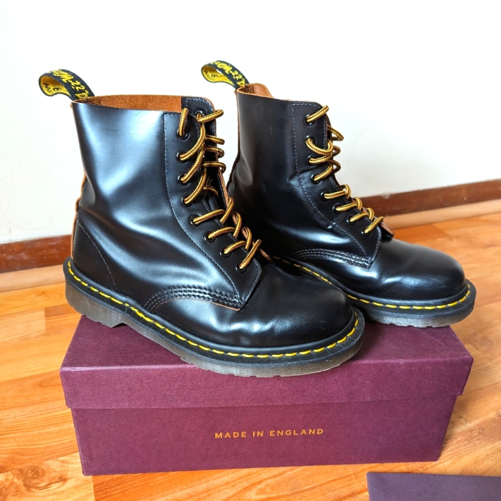 Black Dr. Martens 1460 (8 eye) boots - MADE IN ENGLAND - Like New w/ box kept